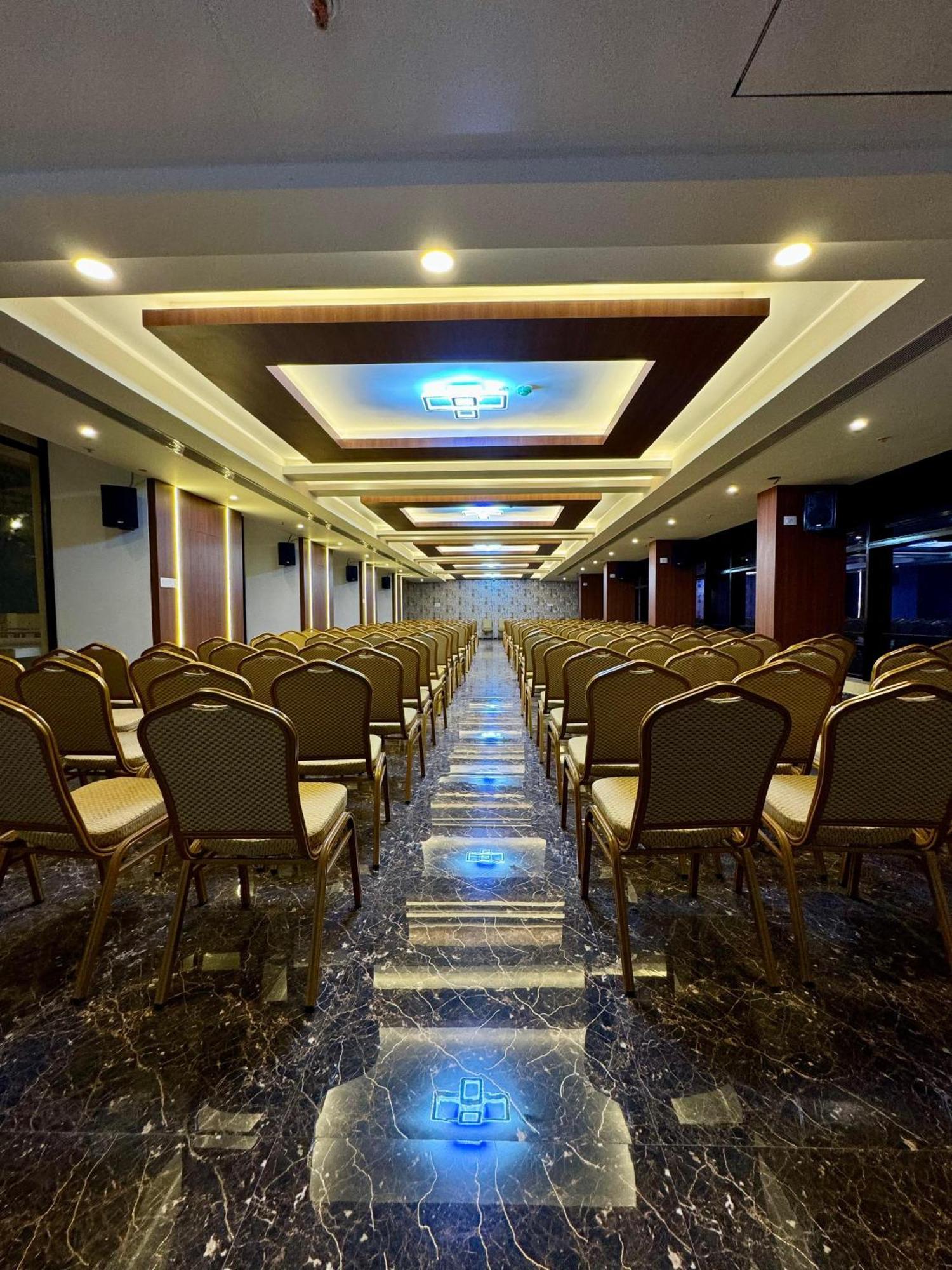 Le Royale Palace Karaikal Εξωτερικό φωτογραφία
