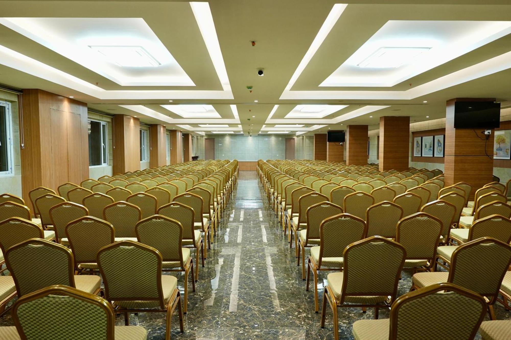 Le Royale Palace Karaikal Εξωτερικό φωτογραφία